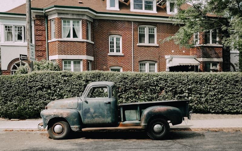 Car Detailing 101: Professional vs DIY Results